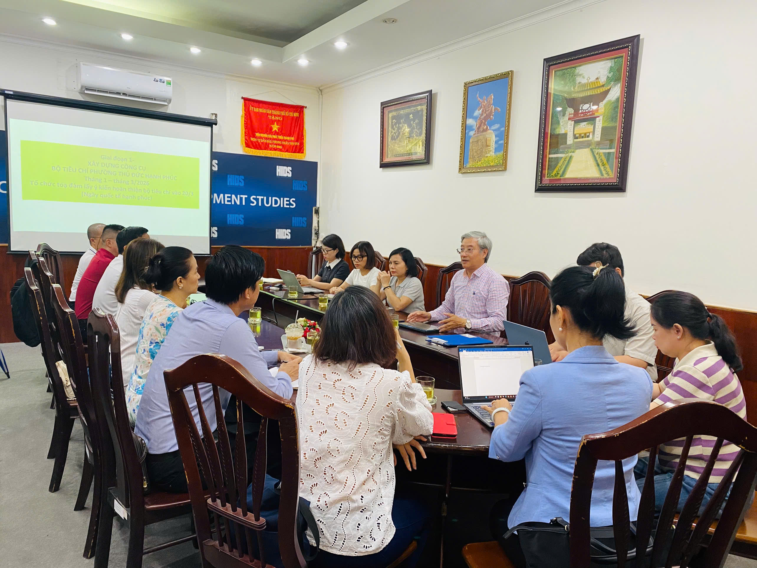 Hai bên trao đổi về các hướng nghiên cứu và hợp tác tiềm năng.